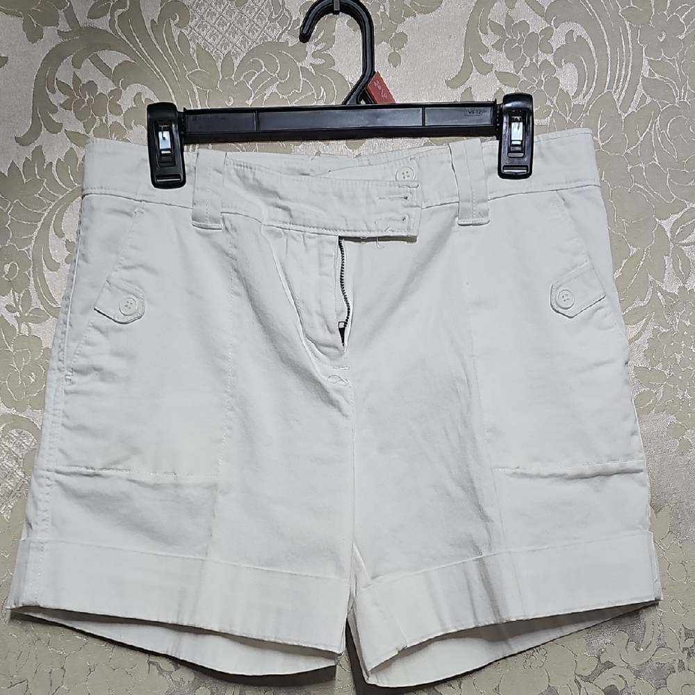 White Bermuda Shorts with Tailored Design and Flat Front